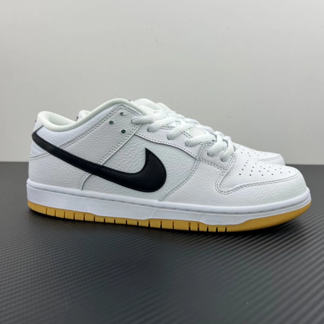 Nike Sneakers Dunk Low — White and black raw rubber