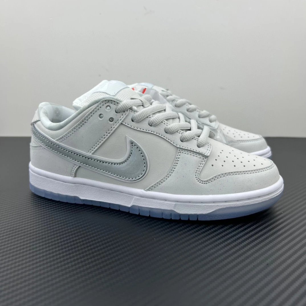 Nike Sneakers Dunk Low — White Lobster