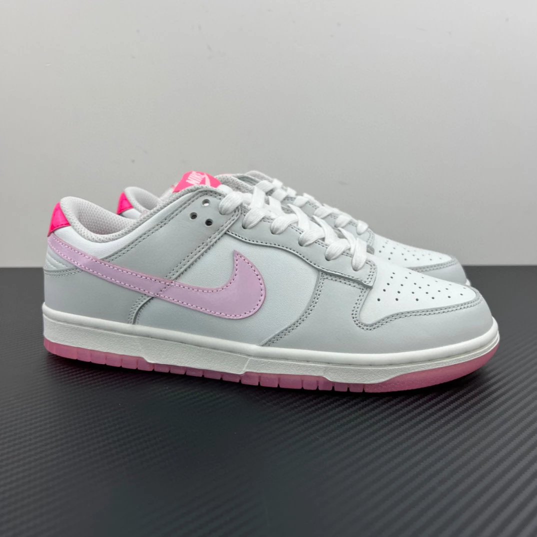 Nike Sneakers Dunk Low — 520 pink and white
