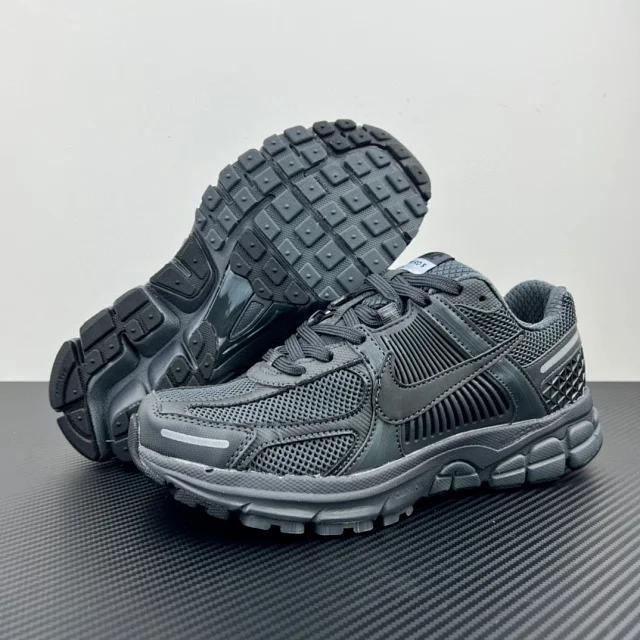 Nike Sneakers Air Zoom Vomero 5 product detail image 3