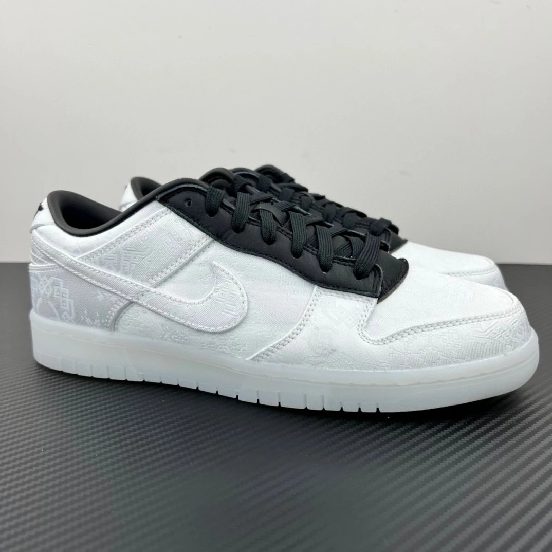 Nike Sneakers SB Dunk Low image 1