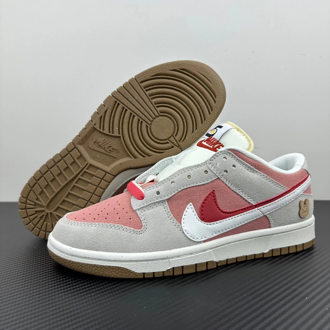 Nike Sneakers Dunk Low — Dunk Year of the Rabbit Bear