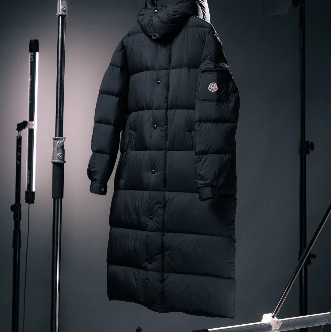 Moncler Long hooded quilted down jacket — Black