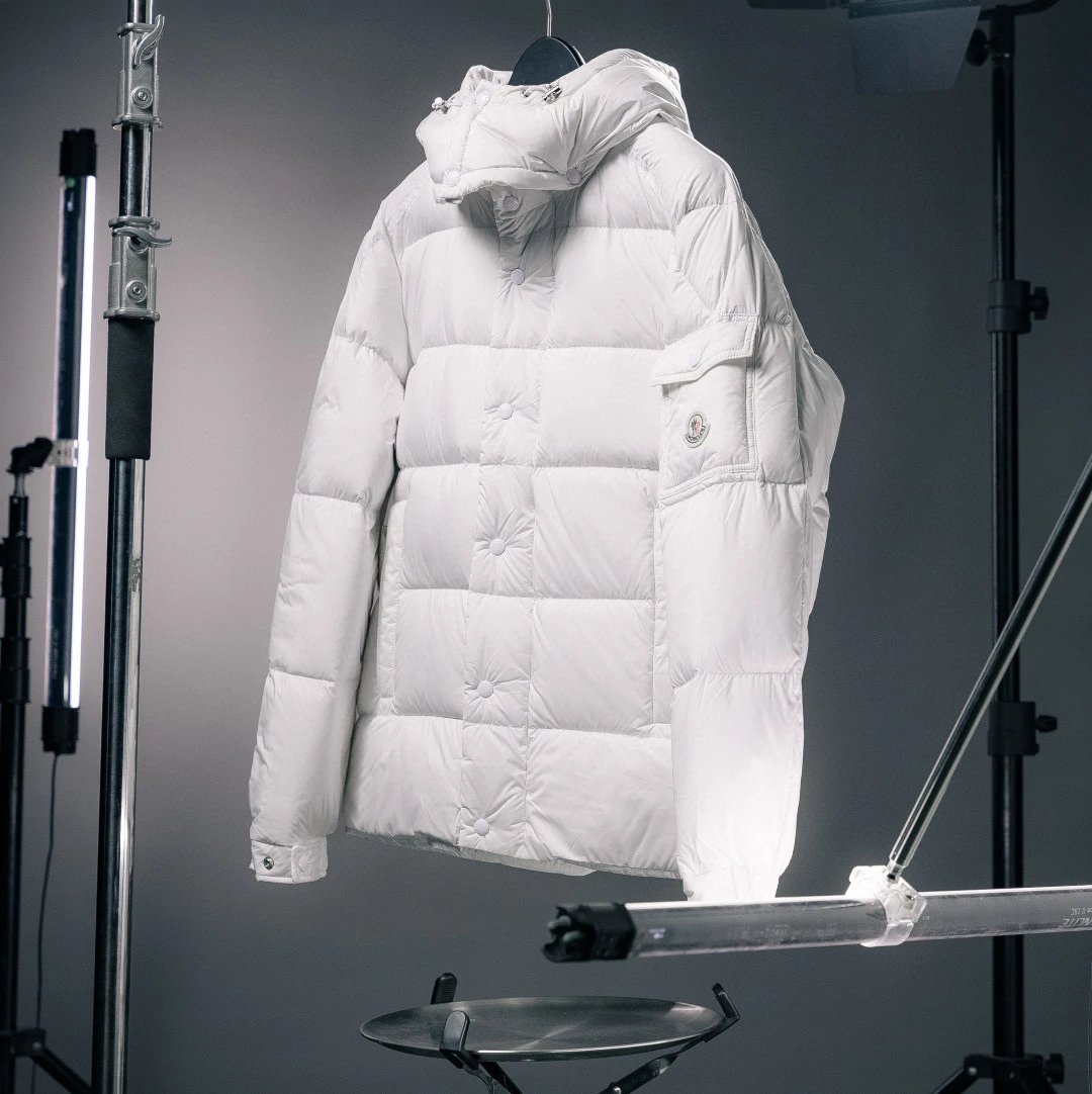 Moncler Down Jackets Hooded quilted jacket with sleeve flap pocket — white