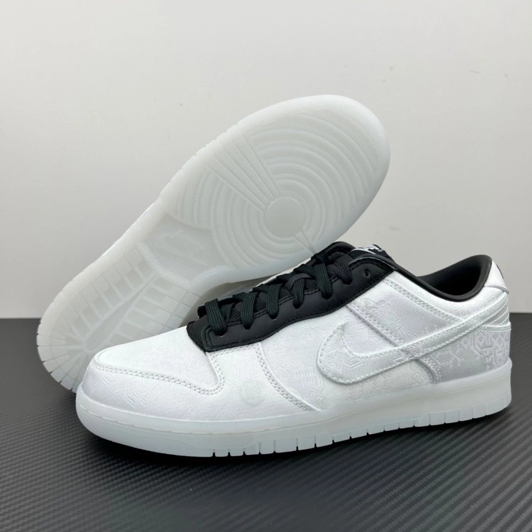 Nike Sneakers SB Dunk Low — Dunk White Silk