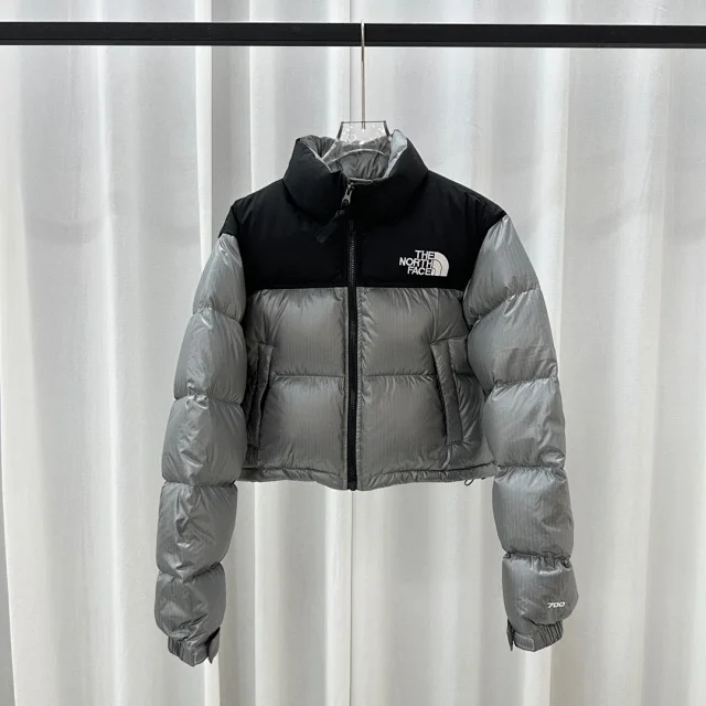 The North Face Down Jackets Cropped color-block puffer jacket product detail image 2
