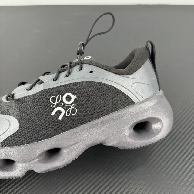 On Sneakers Cloudsolo product detail image 9