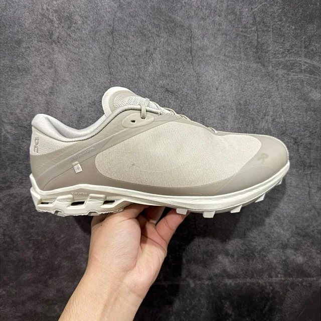 On Sneakers Cloudventure Peak product detail image 10