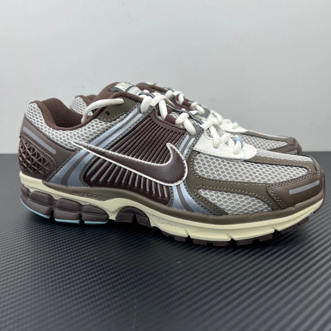 Nike Sneakers Zoom Vomero 5 — FD9920-022 Brown