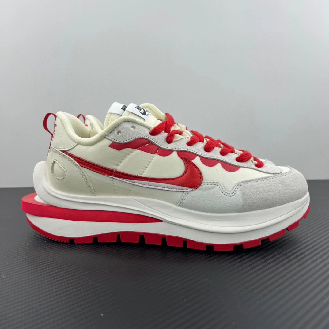 Nike Sneakers VaporWaffle — White and red