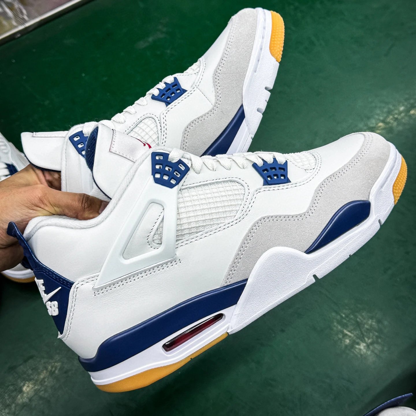 4 SB White Blue