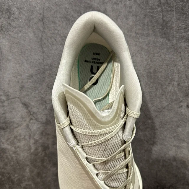 On Sneakers Cloudventure Peak product detail image 17