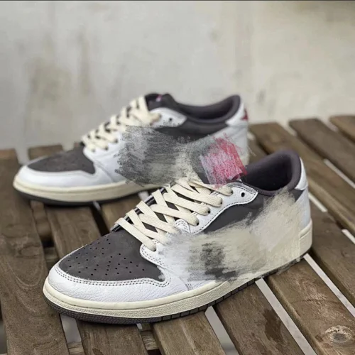 Jordan 1 Low Reverse Mocha