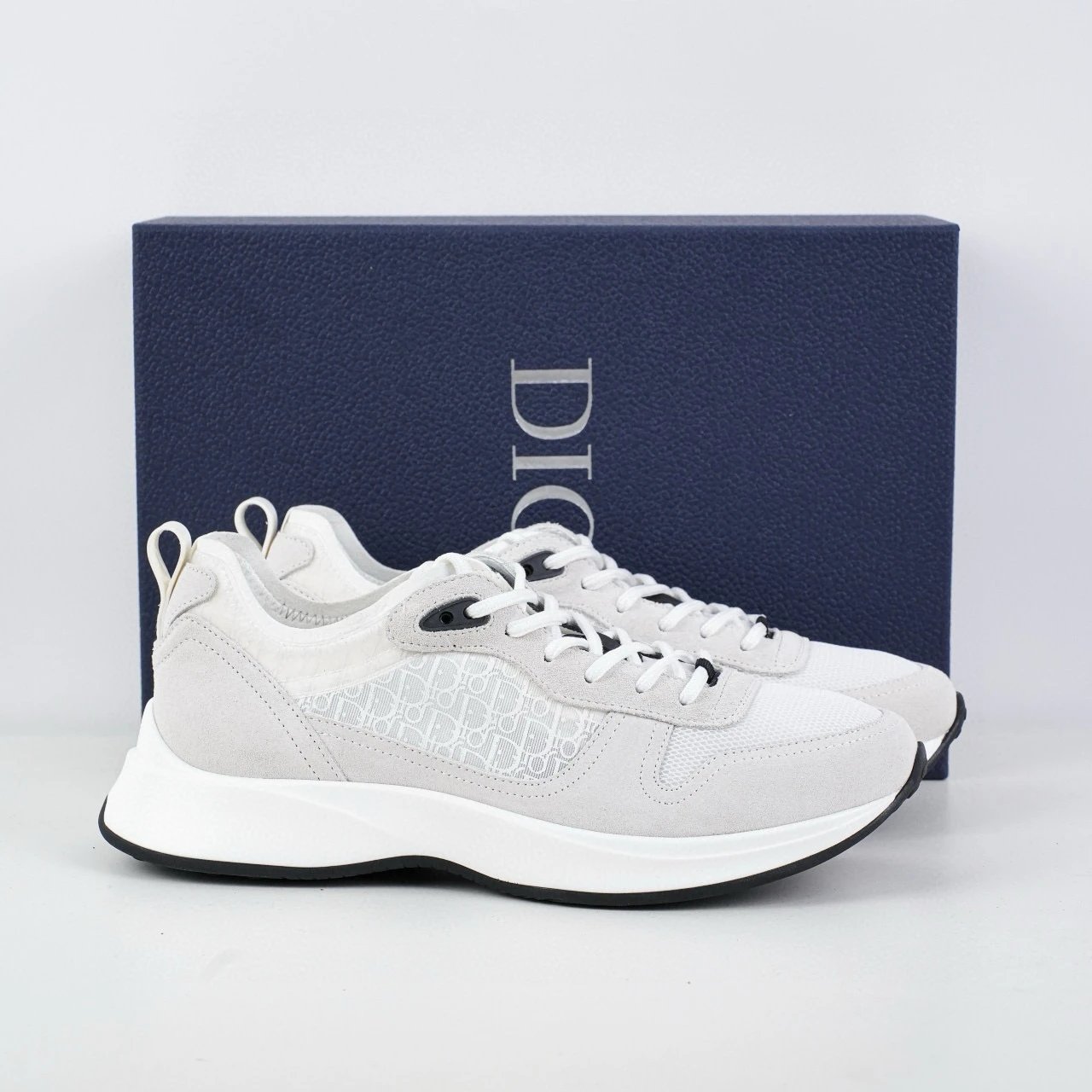 Dior Sneakers B25 — turned white