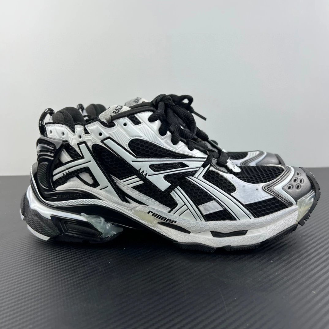 Runner 7.0 Black Grey