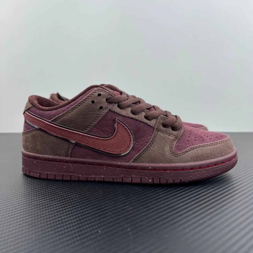 Nike Sneakers Dunk Low — Dunk Wine Red