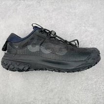 Nike Sneakers ACG Mountain Fly 2 — Black lettering