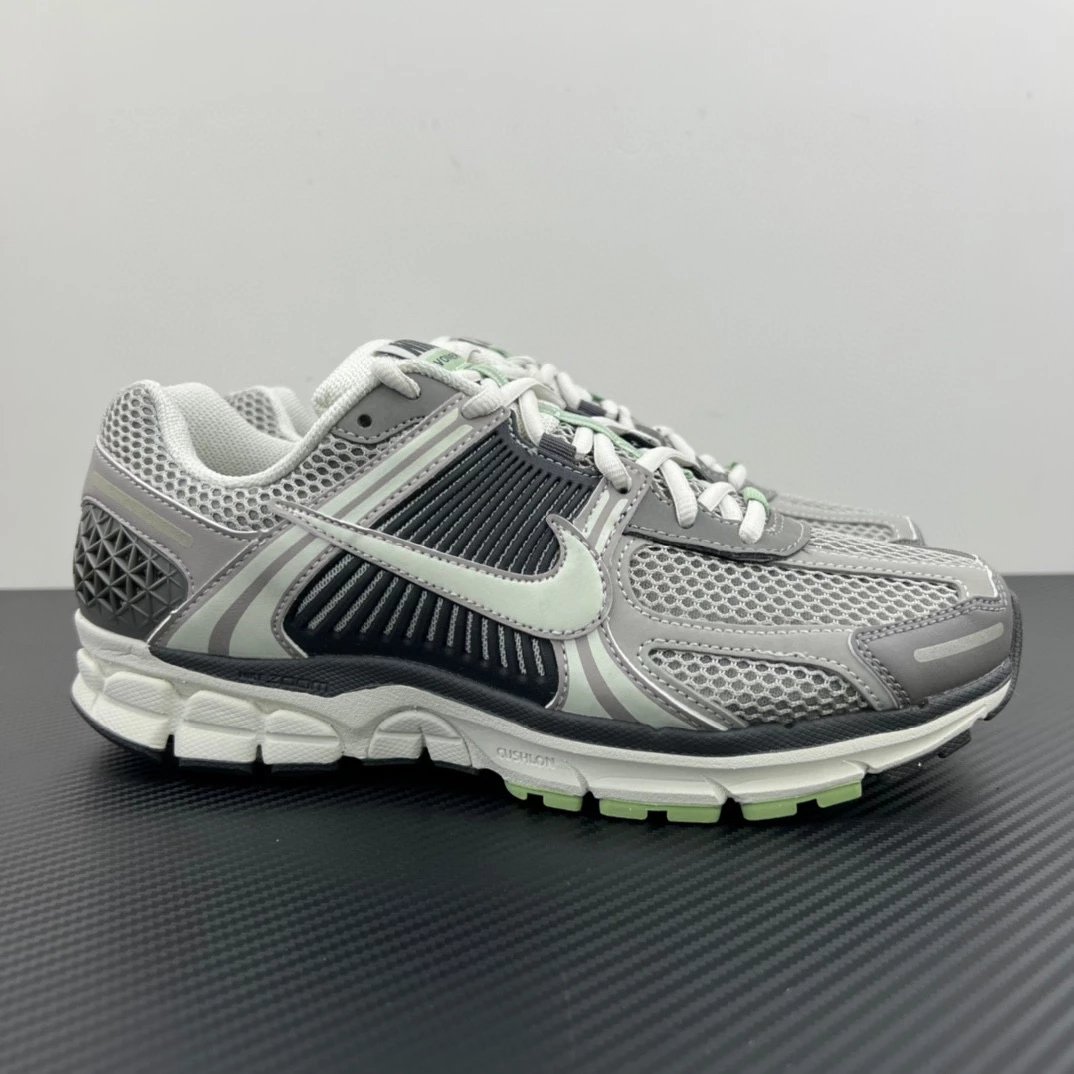 Nike Sneakers Zoom Vomero 5 — FB8825-001 Gray-Black