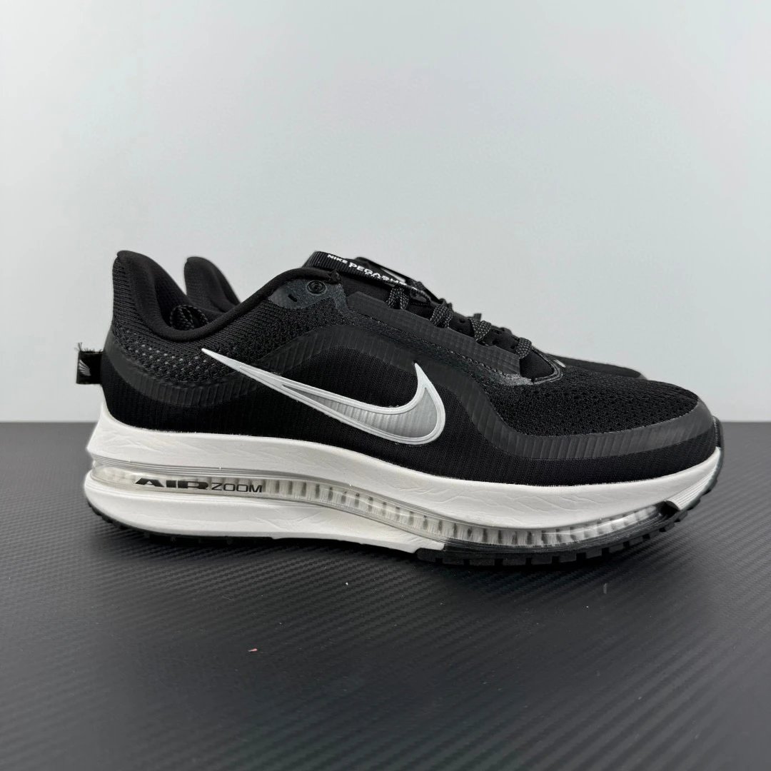 Nike Sneakers Air Zoom Pegasus — Black and white