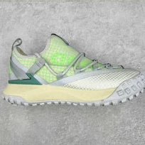 Nike Sneakers ACG Mountain Fly 2 — silver green strap