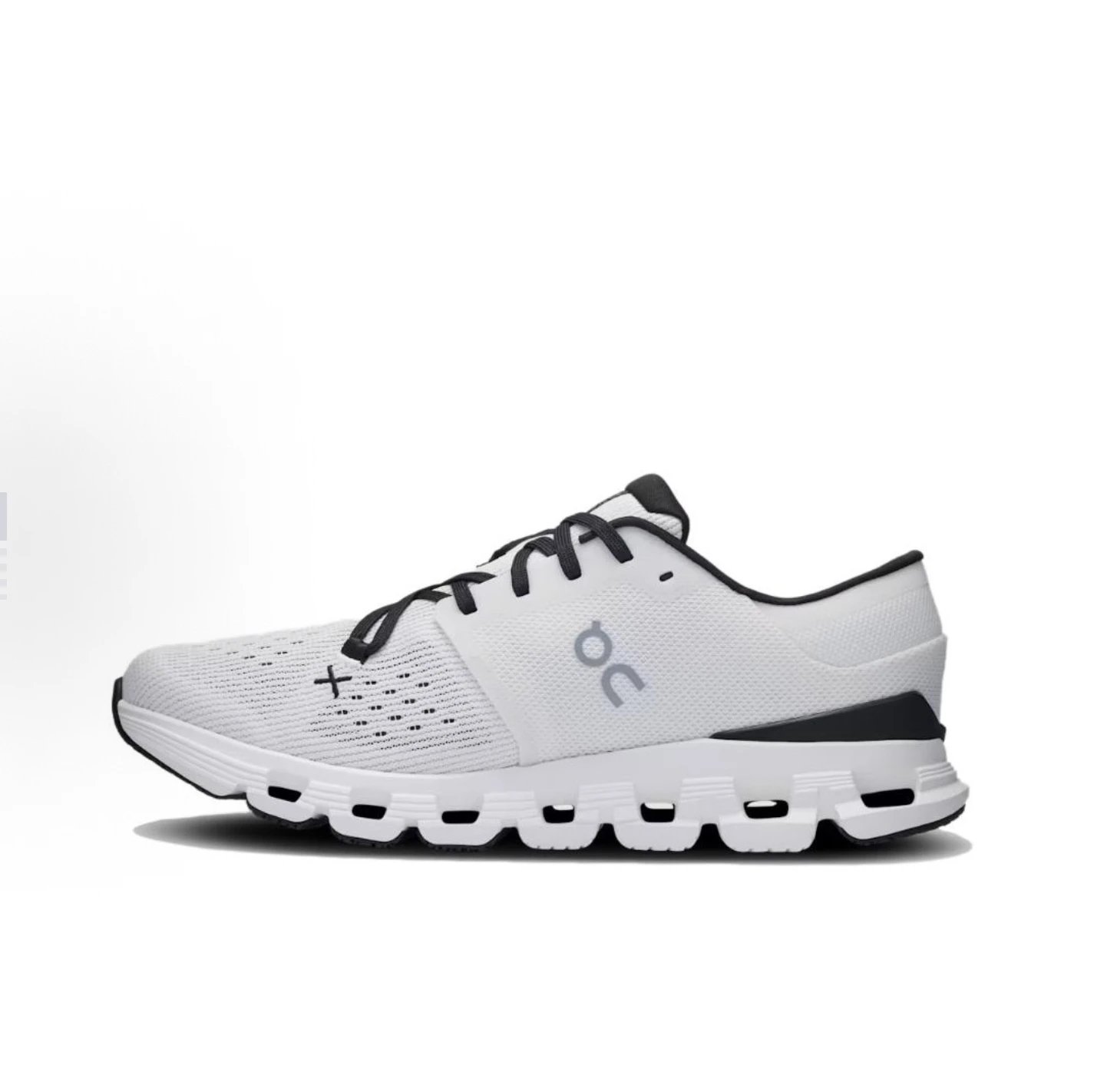 On Sneakers Cloud X 4 — Black and white