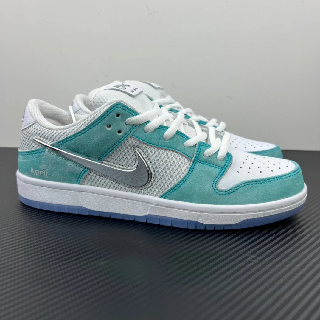Nike Sneakers SB Dunk Low — SB Dunk x APRIL SKATEBOARDS White and green