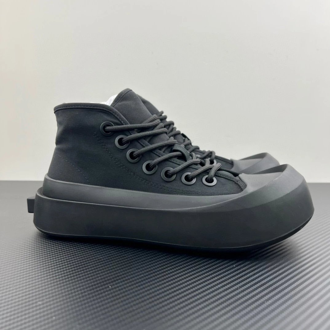 Unbranded Sneakers High-Top with Oversized Rubber Sole — Black