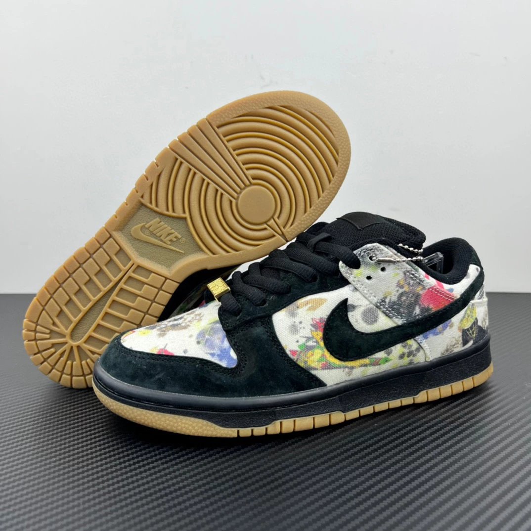 Nike Sneakers Dunk Low — Supreme collaboration
