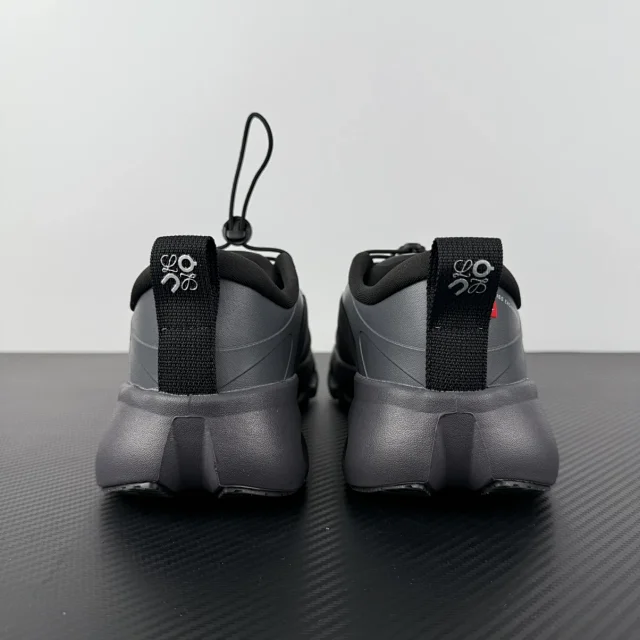 On Sneakers Cloudsolo product detail image 5