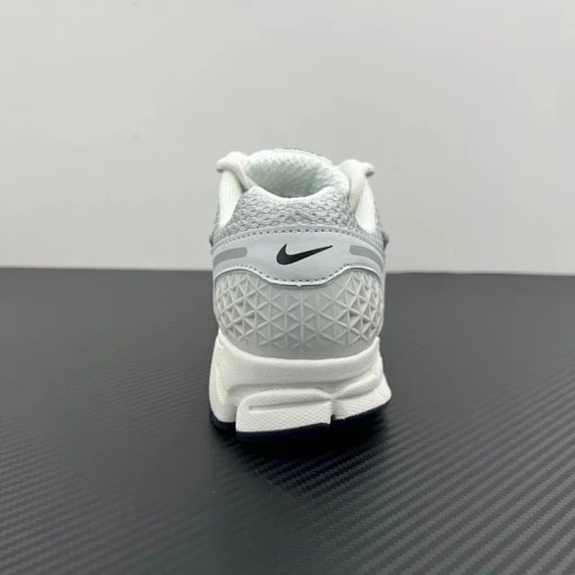 Nike Sneakers Zoom Vomero 5 product detail image 5