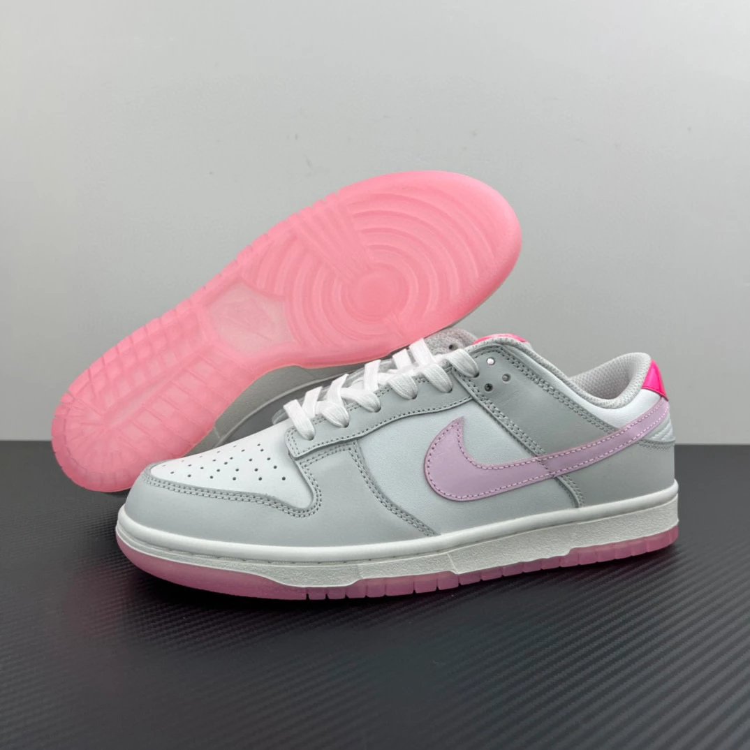 Nike Sneakers Dunk Low — Dunk 520 Pink and White