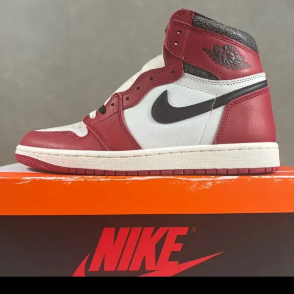 Air Jordan 1 High OG Chicago Red White Black Sneakers - 1