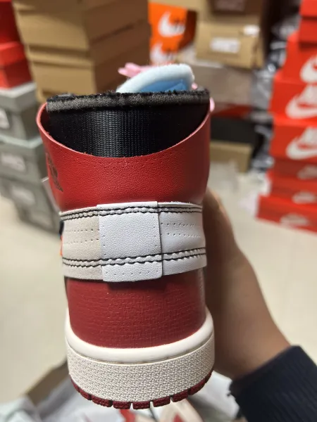 Air Jordan 1 High OG Chicago Red/Black/White Sneakers - 9