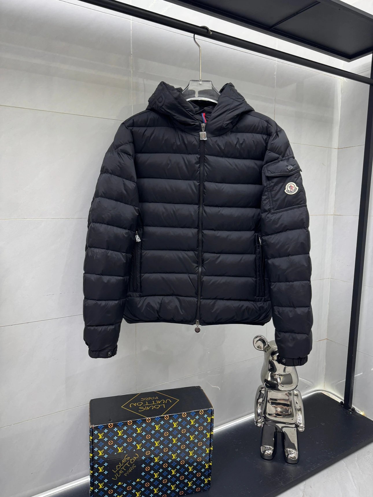 moncler秋冬新款🆕原版订制五金配件全进口原版定制 欢迎对比 绝对的高品质 采用顶级95白鸭绒 超柔软 充羽量蓬松饱满 超级重工 面料做工杠杠的👍版型完美 注意⚠面料超舒服 独家款