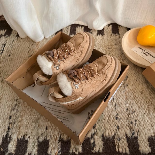 UGG Children's snow boots: seller detail photo 4