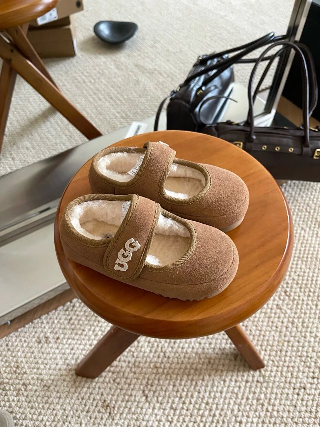 UGG Children's Slippers Shoes: seller detail photo 10