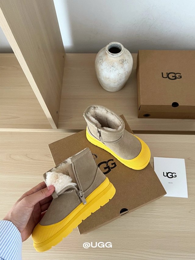 UGG Children's snow boots: seller detail photo 11