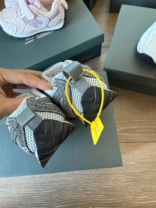 New Balance 996 children's Shoes: seller detail photo 11