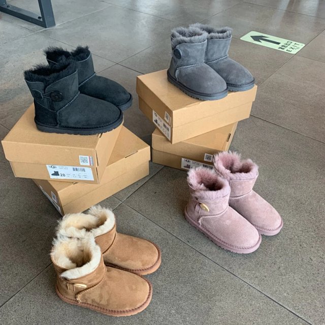 UGG Children's snow boots: seller detail photo 3