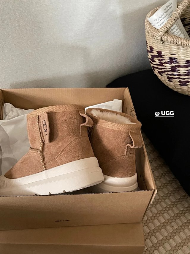 UGG Children's snow boots: seller detail photo 13