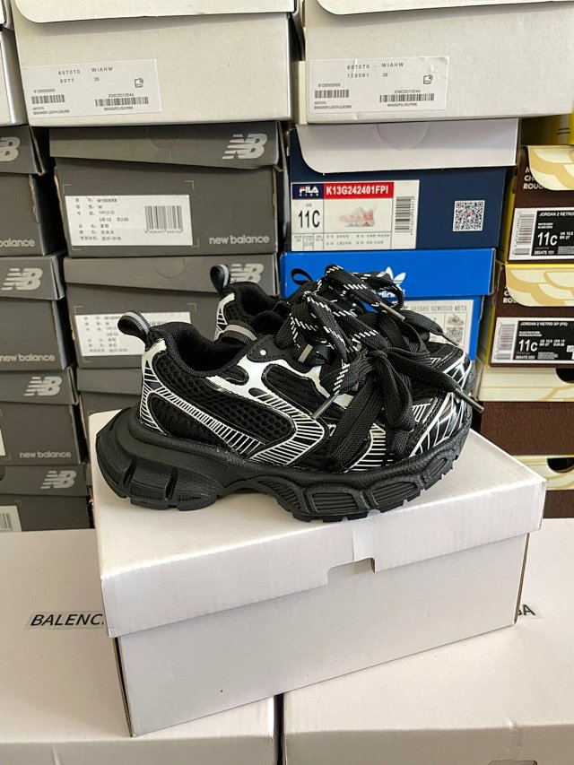 Balenciaga children's shoes: seller detail photo 11