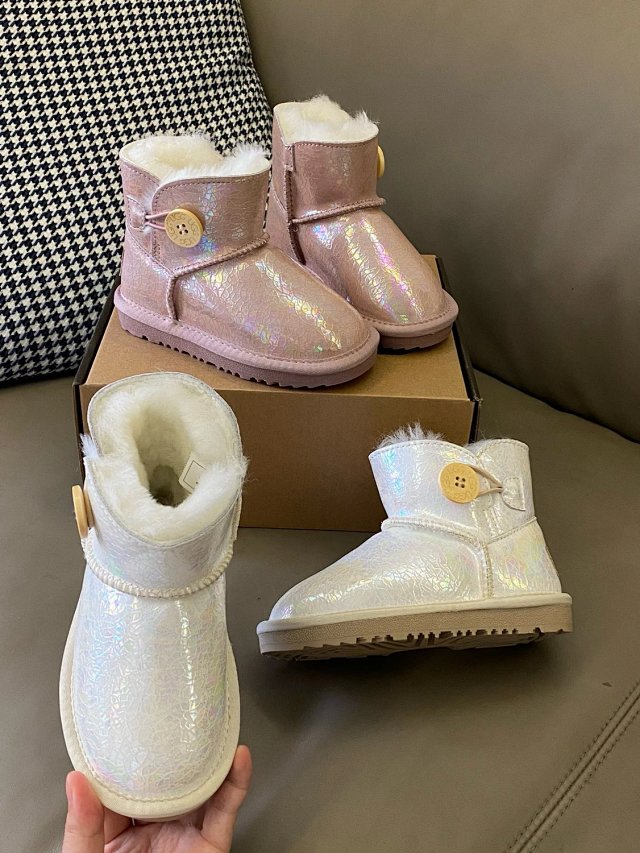 UGG Children's snow boots: seller detail photo 2