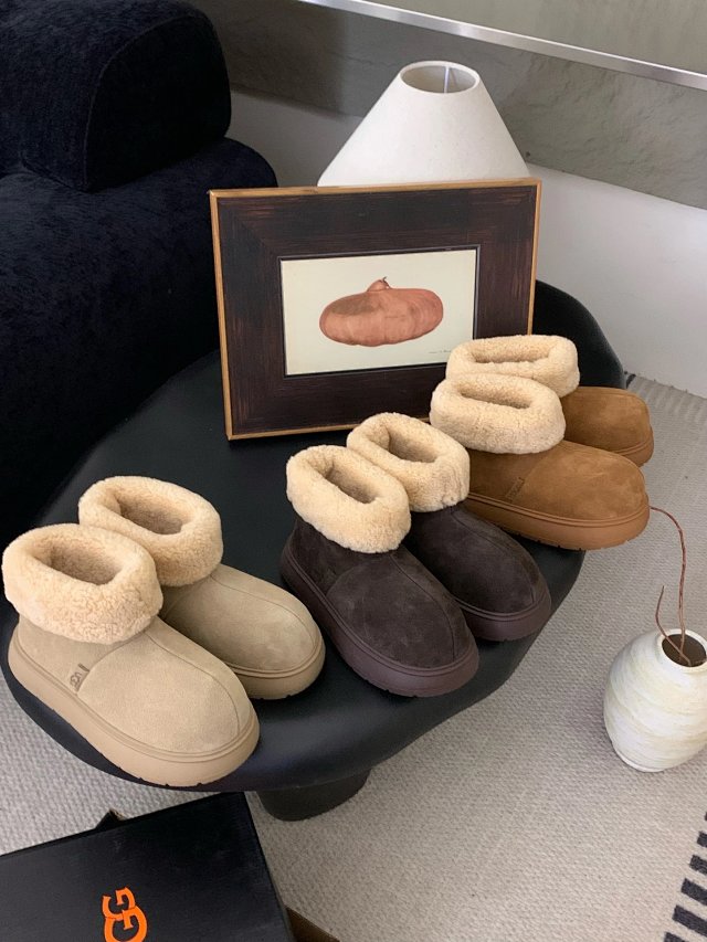 UGG Children's snow boots: seller detail photo 1
