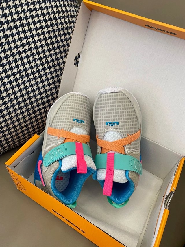 Nike children's Shoes: seller detail photo 5