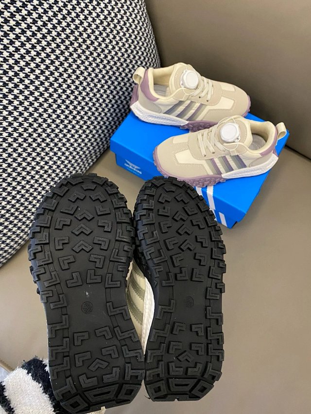 Adidas Children's Shoes: seller detail photo 11