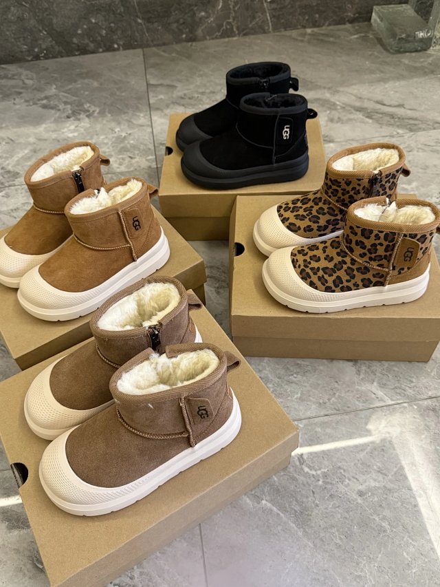 UGG Children's snow boots: seller detail photo 1