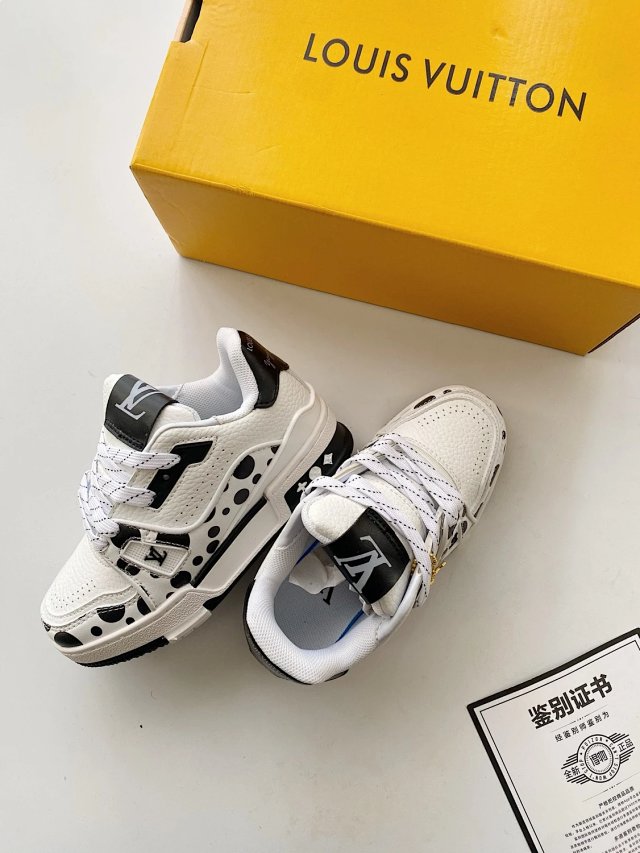 LV Louis Vuitton Children's Shoes: seller detail photo 11