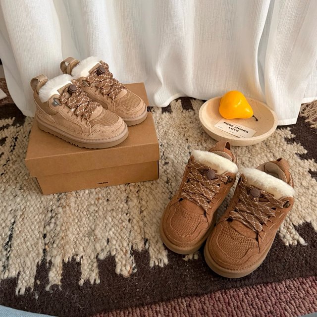 UGG Children's snow boots: seller detail photo 1