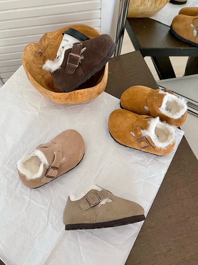 UGG Children's snow boots: seller detail photo 4