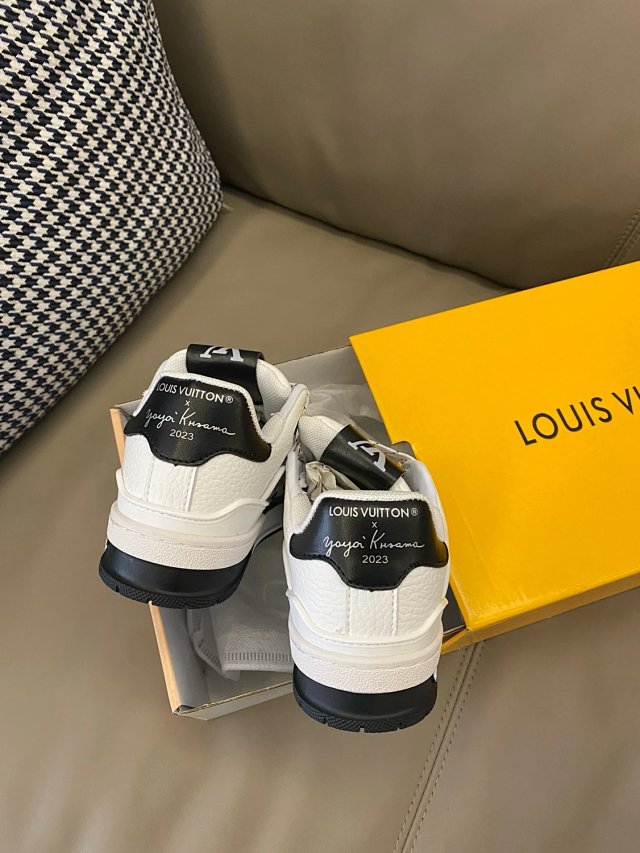 LV Louis Vuitton Children's Shoes: seller detail photo 9
